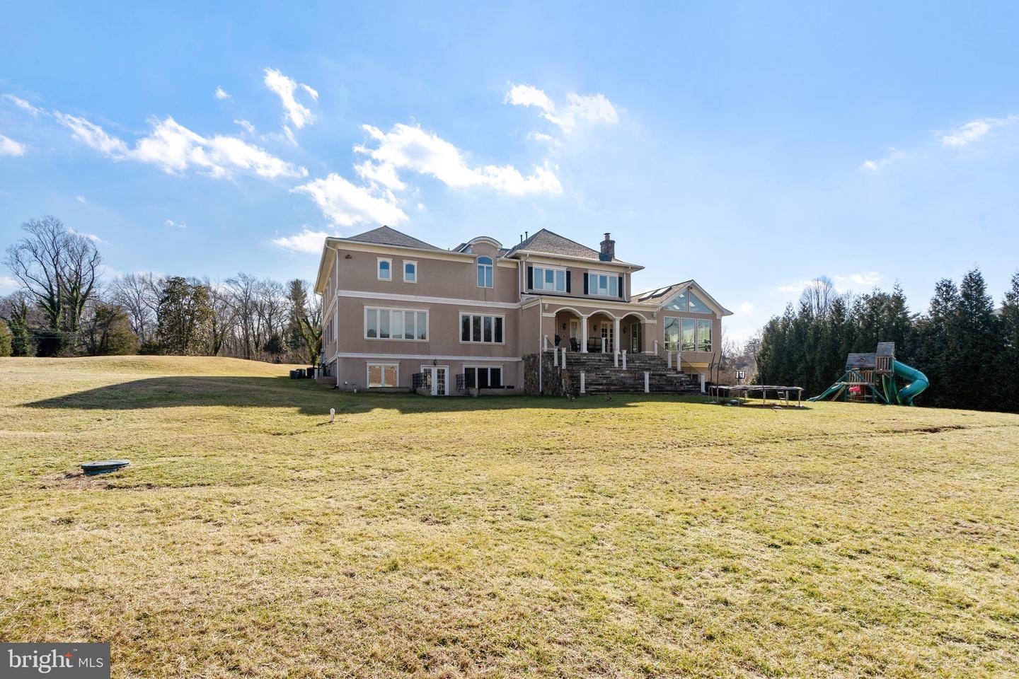 10400 HUNTERS VALLEY RD, VIENNA, Virginia 22181, 7 Bedrooms Bedrooms, ,7 BathroomsBathrooms,Residential,For sale,10400 HUNTERS VALLEY RD,VAFX2223194 MLS # VAFX2223194