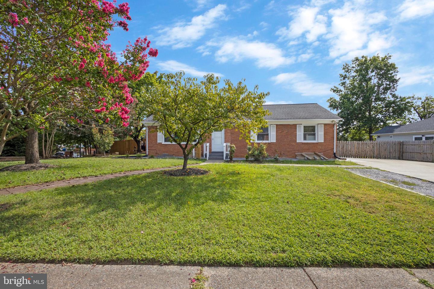 1045 WOODS PL, ALEXANDRIA, Virginia 22302, 5 Bedrooms Bedrooms, ,2 BathroomsBathrooms,Residential,For sale,1045 WOODS PL,VAAX2042246 MLS # VAAX2042246