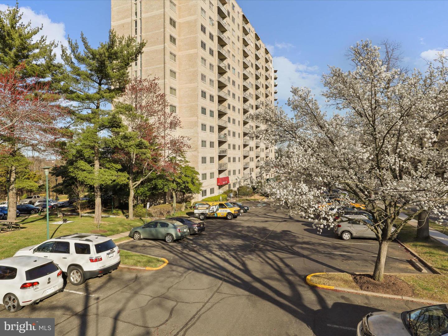 2500 VAN DORN ST N #1128, ALEXANDRIA, Virginia 22302, 3 Bedrooms Bedrooms, ,2 BathroomsBathrooms,Residential,For sale,2500 VAN DORN ST N #1128,VAAX2040772 MLS # VAAX2040772