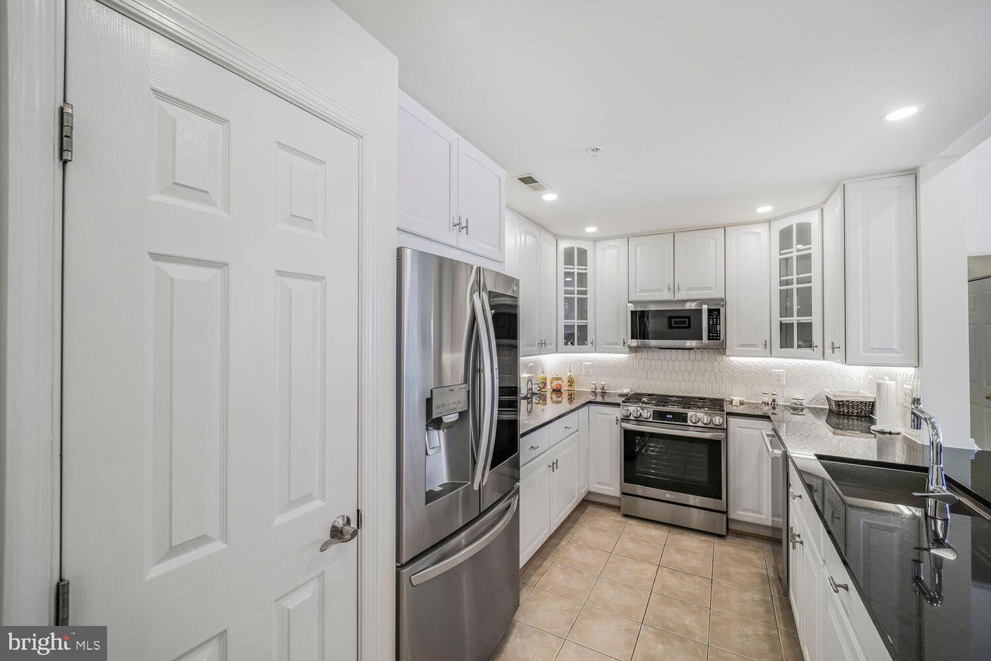 621 N SAINT ASAPH ST #405, ALEXANDRIA, Virginia 22314, 2 Bedrooms Bedrooms, ,2 BathroomsBathrooms,Residential,For sale,621 N SAINT ASAPH ST #405,VAAX2041782 MLS # VAAX2041782