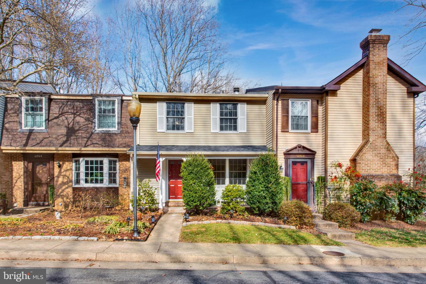 10902 BARTON HILL CT, RESTON, Virginia 20191, 4 Bedrooms Bedrooms, 8 Rooms Rooms,3 BathroomsBathrooms,Residential,For sale,10902 BARTON HILL CT,VAFX2223858 MLS # VAFX2223858