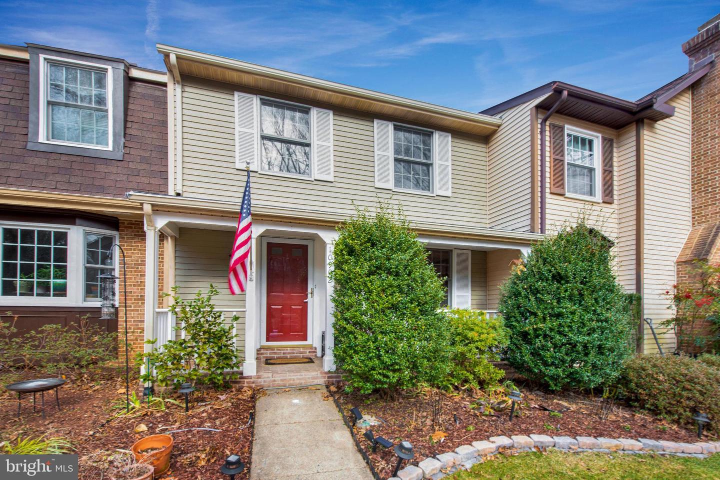 10902 BARTON HILL CT, RESTON, Virginia 20191, 4 Bedrooms Bedrooms, 8 Rooms Rooms,3 BathroomsBathrooms,Residential,For sale,10902 BARTON HILL CT,VAFX2223858 MLS # VAFX2223858