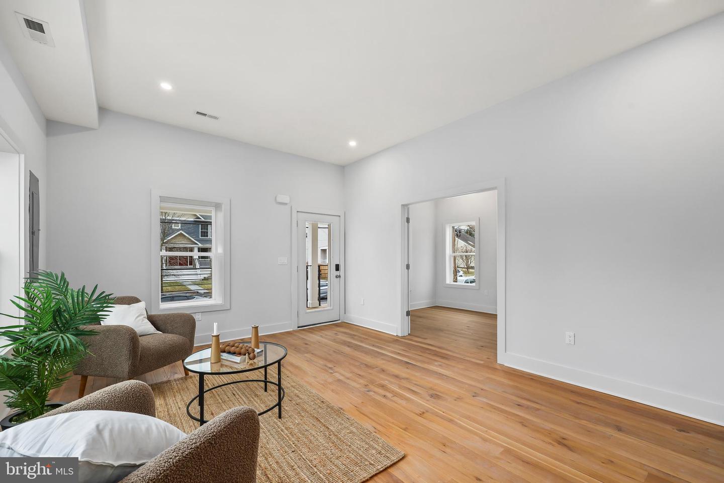 1713 N CAMERON ST, ARLINGTON, Virginia 22207, 6 Bedrooms Bedrooms, ,7 BathroomsBathrooms,Residential,For sale,1713 N CAMERON ST,VAAR2053866 MLS # VAAR2053866