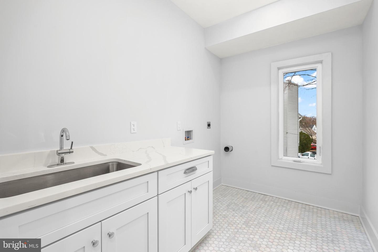 1713 N CAMERON ST, ARLINGTON, Virginia 22207, 6 Bedrooms Bedrooms, ,7 BathroomsBathrooms,Residential,For sale,1713 N CAMERON ST,VAAR2053866 MLS # VAAR2053866