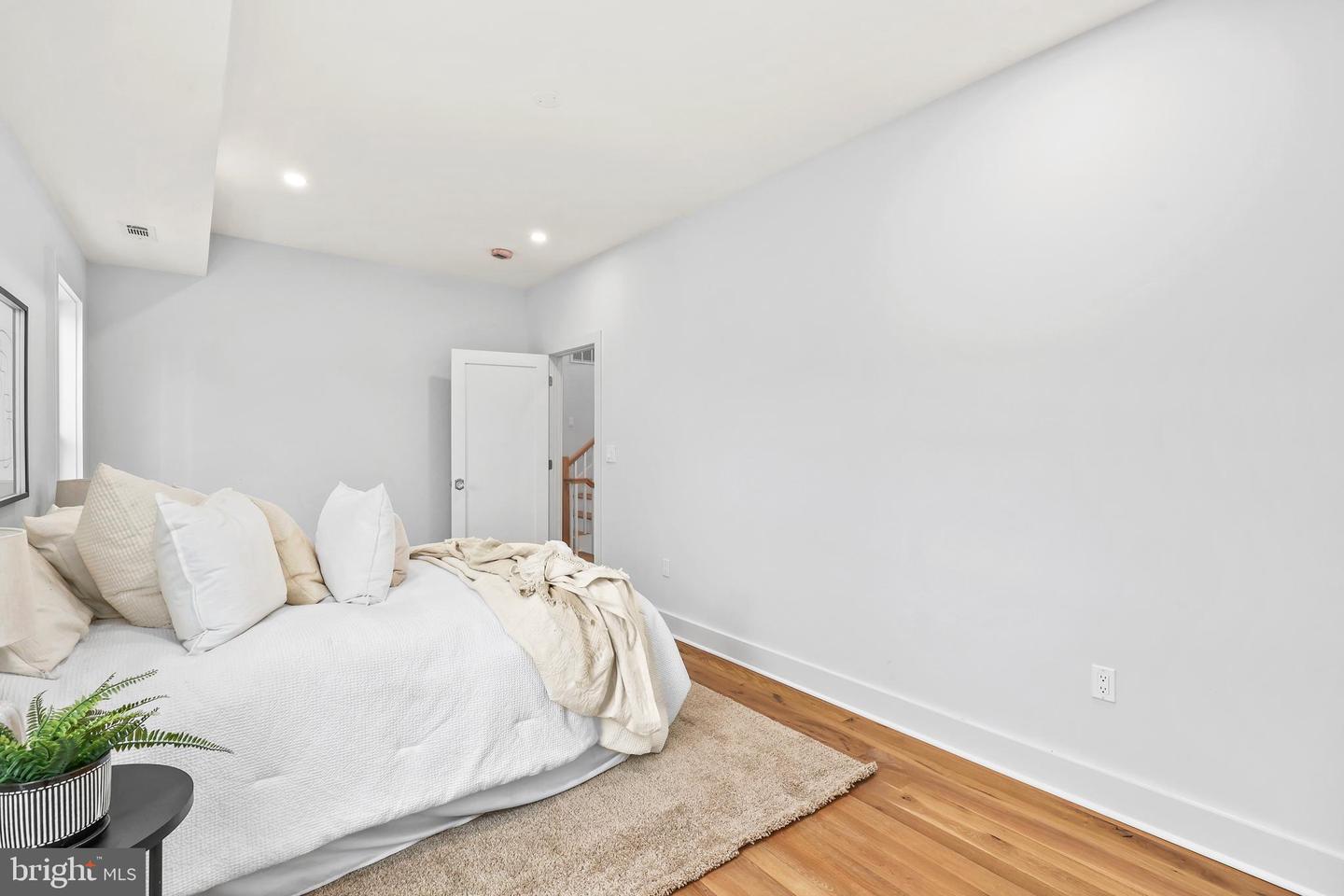 1713 N CAMERON ST, ARLINGTON, Virginia 22207, 6 Bedrooms Bedrooms, ,7 BathroomsBathrooms,Residential,For sale,1713 N CAMERON ST,VAAR2053866 MLS # VAAR2053866