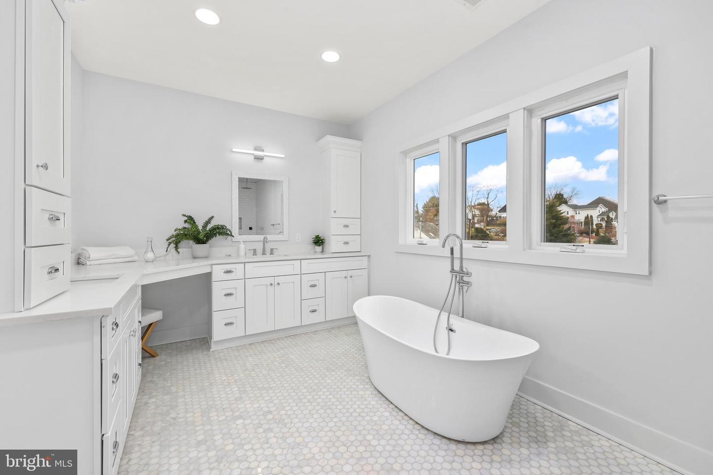 1713 N CAMERON ST, ARLINGTON, Virginia 22207, 6 Bedrooms Bedrooms, ,7 BathroomsBathrooms,Residential,For sale,1713 N CAMERON ST,VAAR2053866 MLS # VAAR2053866