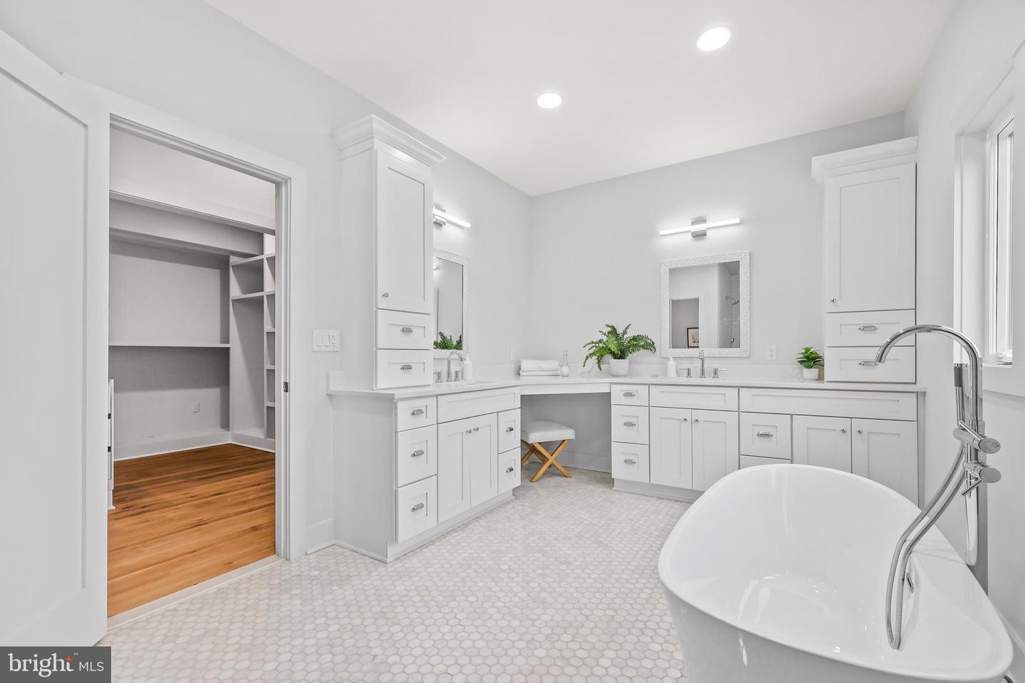 1713 N CAMERON ST, ARLINGTON, Virginia 22207, 6 Bedrooms Bedrooms, ,7 BathroomsBathrooms,Residential,For sale,1713 N CAMERON ST,VAAR2053866 MLS # VAAR2053866