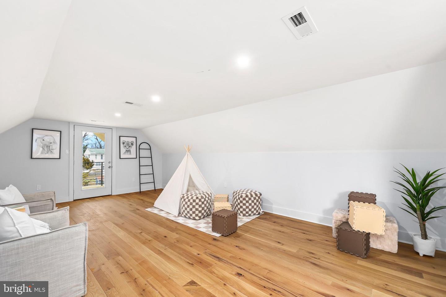 1713 N CAMERON ST, ARLINGTON, Virginia 22207, 6 Bedrooms Bedrooms, ,7 BathroomsBathrooms,Residential,For sale,1713 N CAMERON ST,VAAR2053866 MLS # VAAR2053866