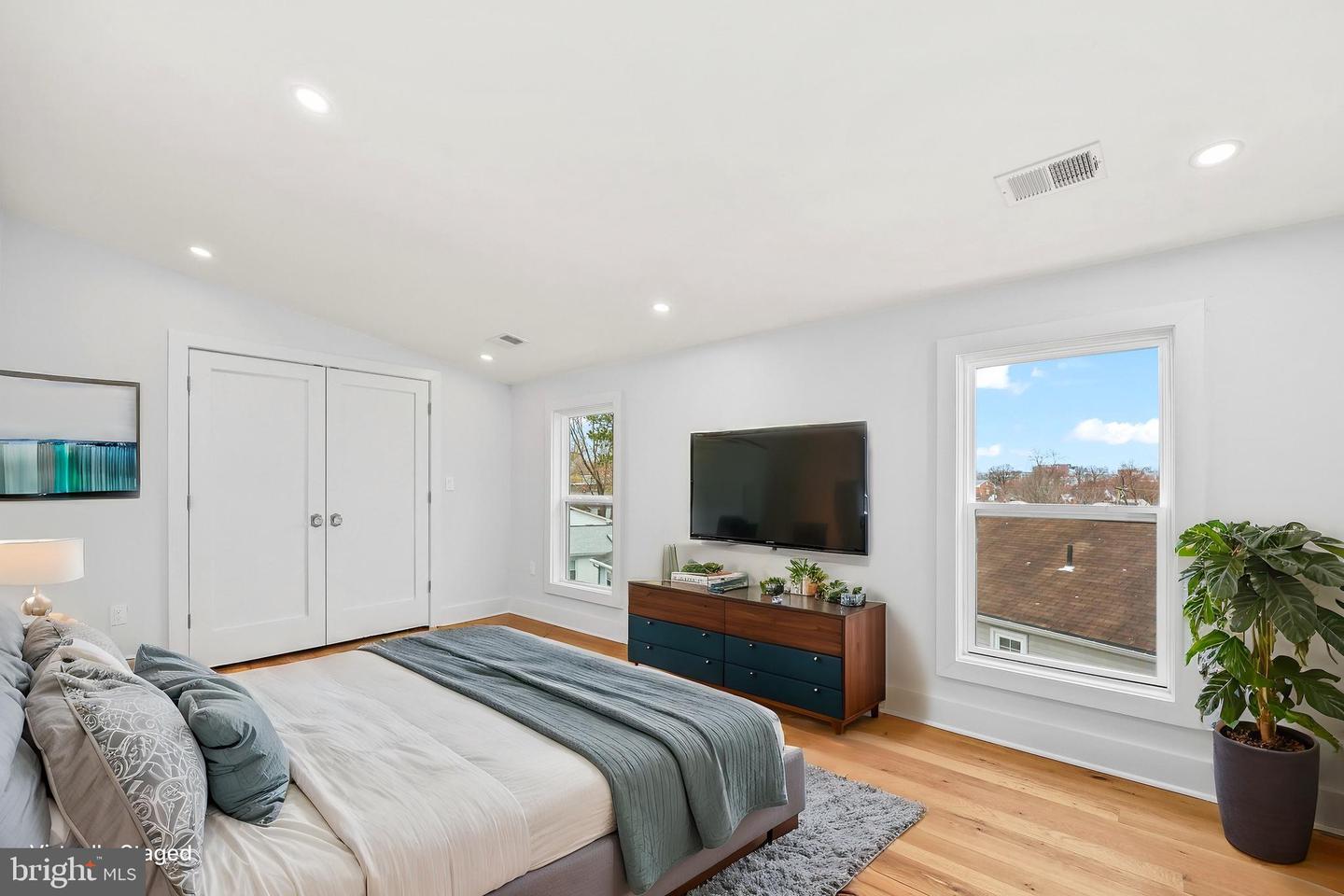 1713 N CAMERON ST, ARLINGTON, Virginia 22207, 6 Bedrooms Bedrooms, ,7 BathroomsBathrooms,Residential,For sale,1713 N CAMERON ST,VAAR2053866 MLS # VAAR2053866