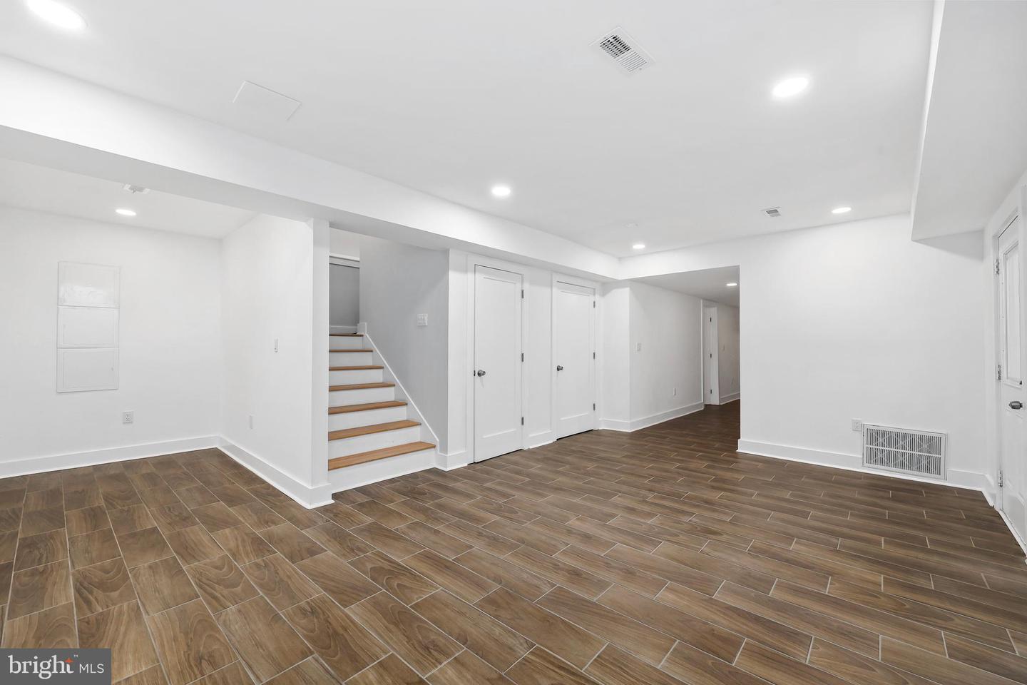 1713 N CAMERON ST, ARLINGTON, Virginia 22207, 6 Bedrooms Bedrooms, ,7 BathroomsBathrooms,Residential,For sale,1713 N CAMERON ST,VAAR2053866 MLS # VAAR2053866