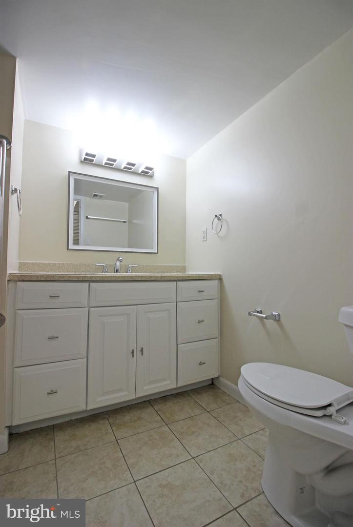 2632 FT FARNSWORTH RD #1B, ALEXANDRIA, Virginia 22303, 2 Bedrooms Bedrooms, ,1 BathroomBathrooms,Residential,For sale,2632 FT FARNSWORTH RD #1B,VAFX2223830 MLS # VAFX2223830