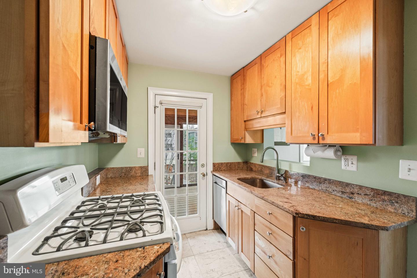 225 E MASON AVE, ALEXANDRIA, Virginia 22301, 2 Bedrooms Bedrooms, ,1 BathroomBathrooms,Residential,For sale,225 E MASON AVE,VAAX2042258 MLS # VAAX2042258