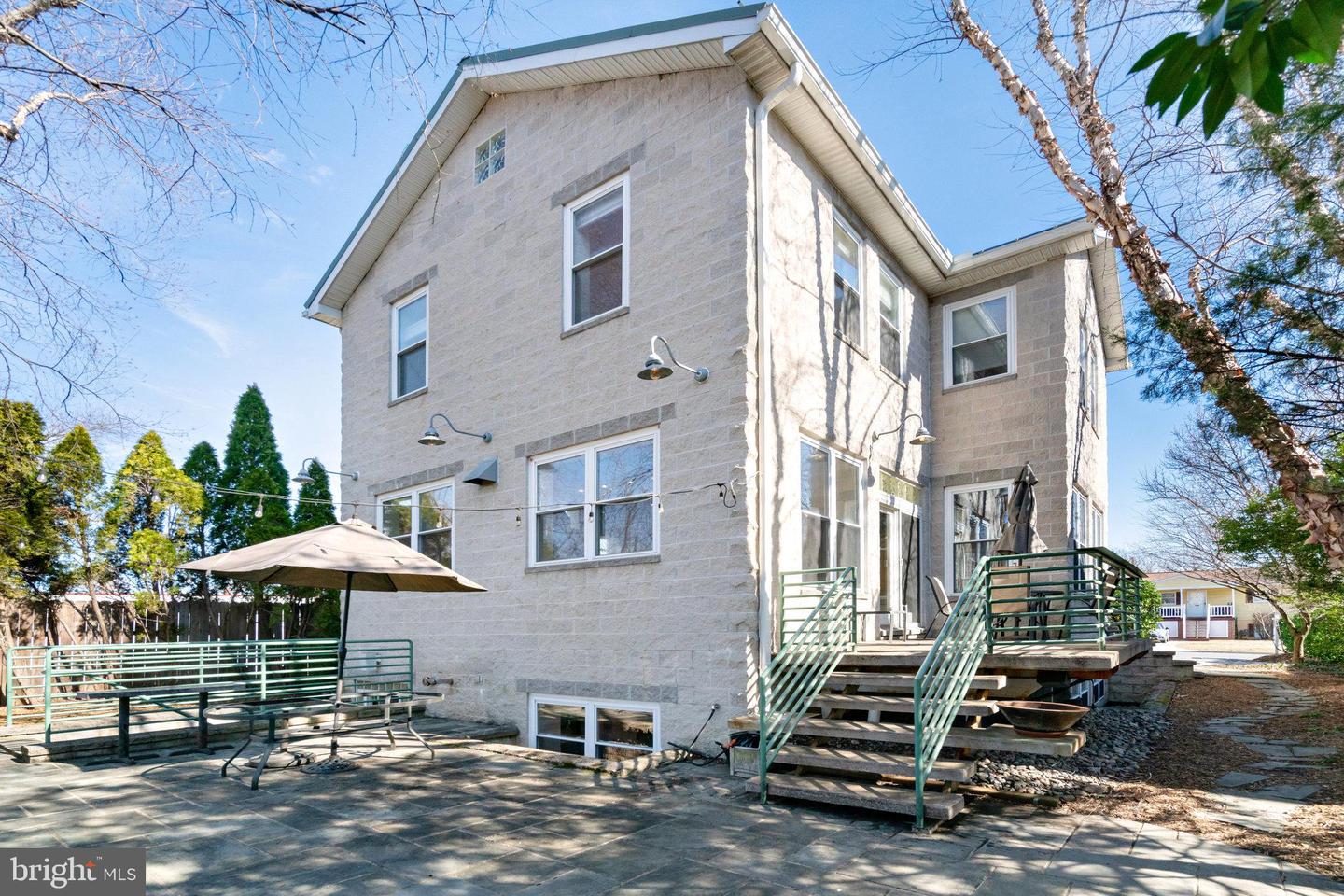 2222 N EMERSON ST, ARLINGTON, Virginia 22207, 3 Bedrooms Bedrooms, ,3 BathroomsBathrooms,Residential,For sale,2222 N EMERSON ST,VAAR2052620 MLS # VAAR2052620