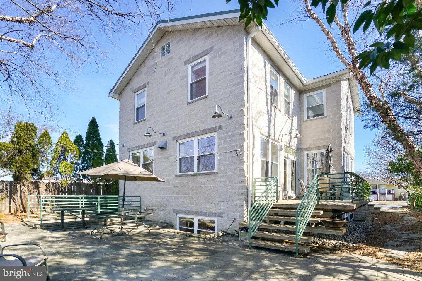 2222 N EMERSON ST, ARLINGTON, Virginia 22207, 3 Bedrooms Bedrooms, ,3 BathroomsBathrooms,Residential,For sale,2222 N EMERSON ST,VAAR2052620 MLS # VAAR2052620