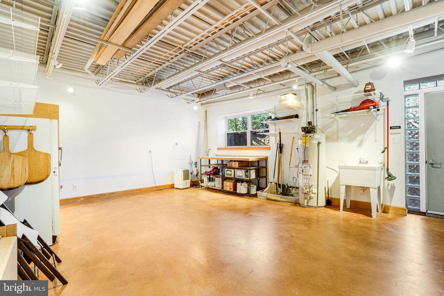 2222 N EMERSON ST, ARLINGTON, Virginia 22207, 3 Bedrooms Bedrooms, ,3 BathroomsBathrooms,Residential,For sale,2222 N EMERSON ST,VAAR2052620 MLS # VAAR2052620