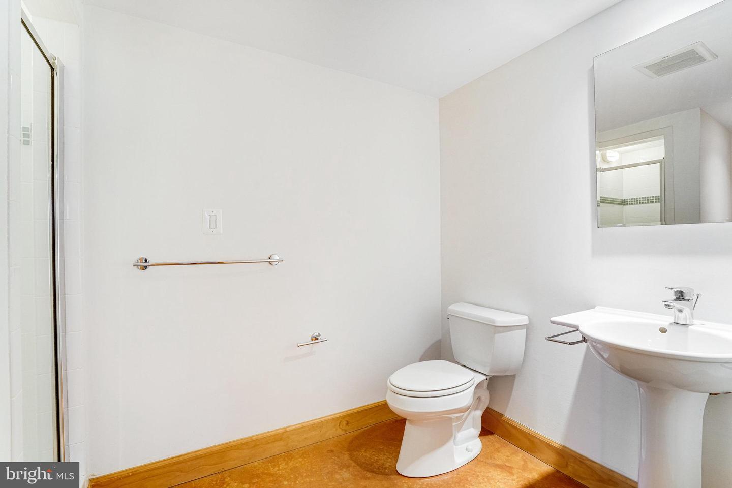 2222 N EMERSON ST, ARLINGTON, Virginia 22207, 3 Bedrooms Bedrooms, ,3 BathroomsBathrooms,Residential,For sale,2222 N EMERSON ST,VAAR2052620 MLS # VAAR2052620