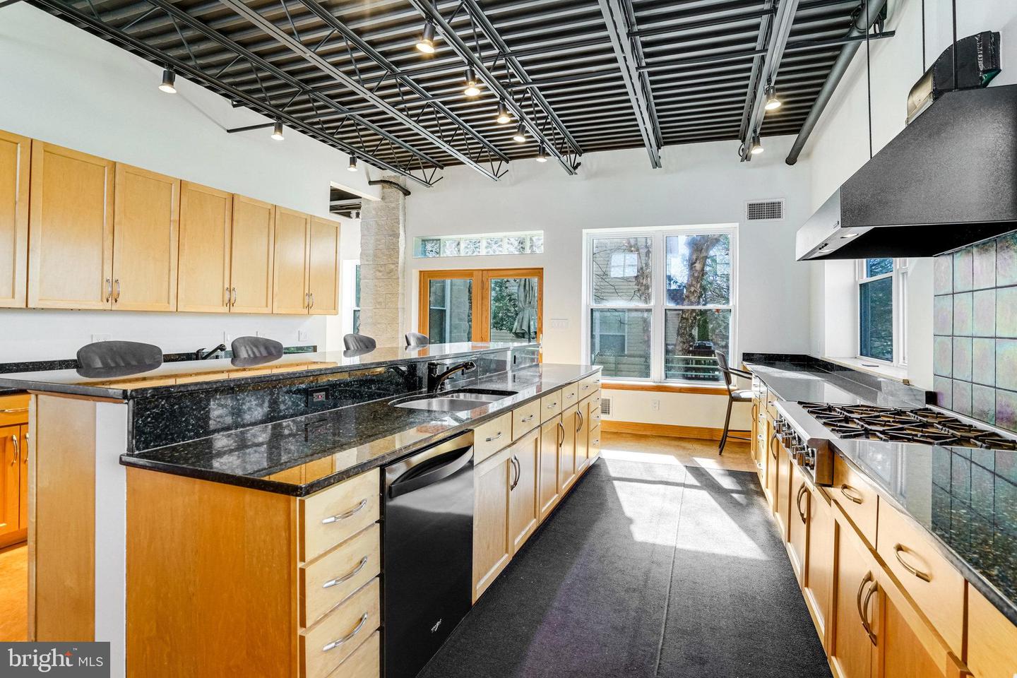 2222 N EMERSON ST, ARLINGTON, Virginia 22207, 3 Bedrooms Bedrooms, ,3 BathroomsBathrooms,Residential,For sale,2222 N EMERSON ST,VAAR2052620 MLS # VAAR2052620