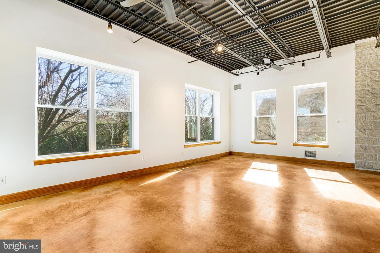 2222 N EMERSON ST, ARLINGTON, Virginia 22207, 3 Bedrooms Bedrooms, ,3 BathroomsBathrooms,Residential,For sale,2222 N EMERSON ST,VAAR2052620 MLS # VAAR2052620