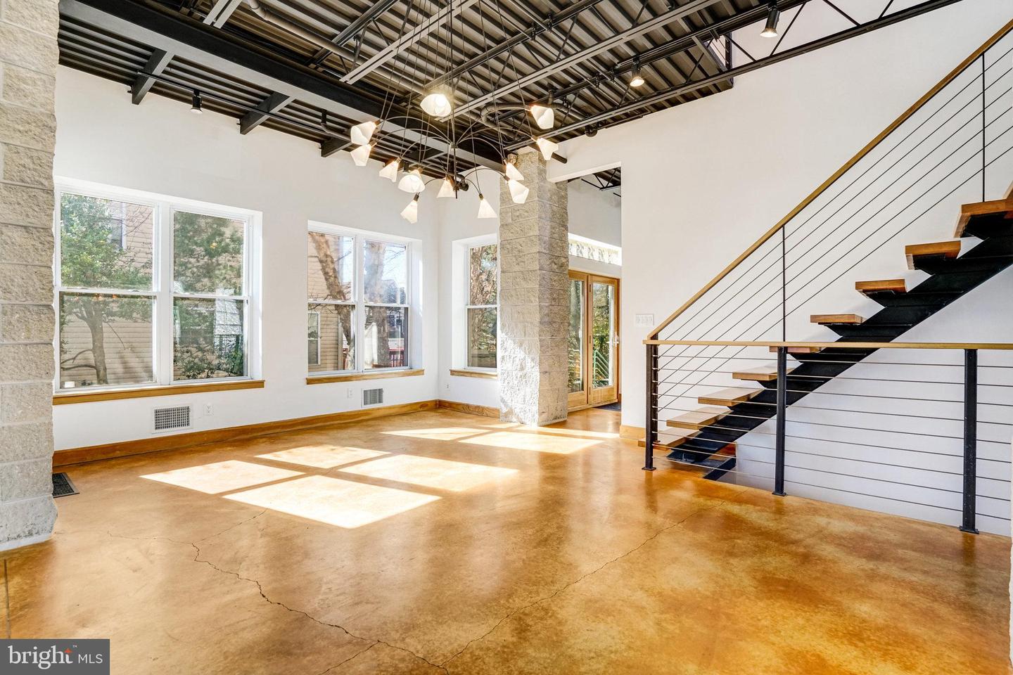2222 N EMERSON ST, ARLINGTON, Virginia 22207, 3 Bedrooms Bedrooms, ,3 BathroomsBathrooms,Residential,For sale,2222 N EMERSON ST,VAAR2052620 MLS # VAAR2052620