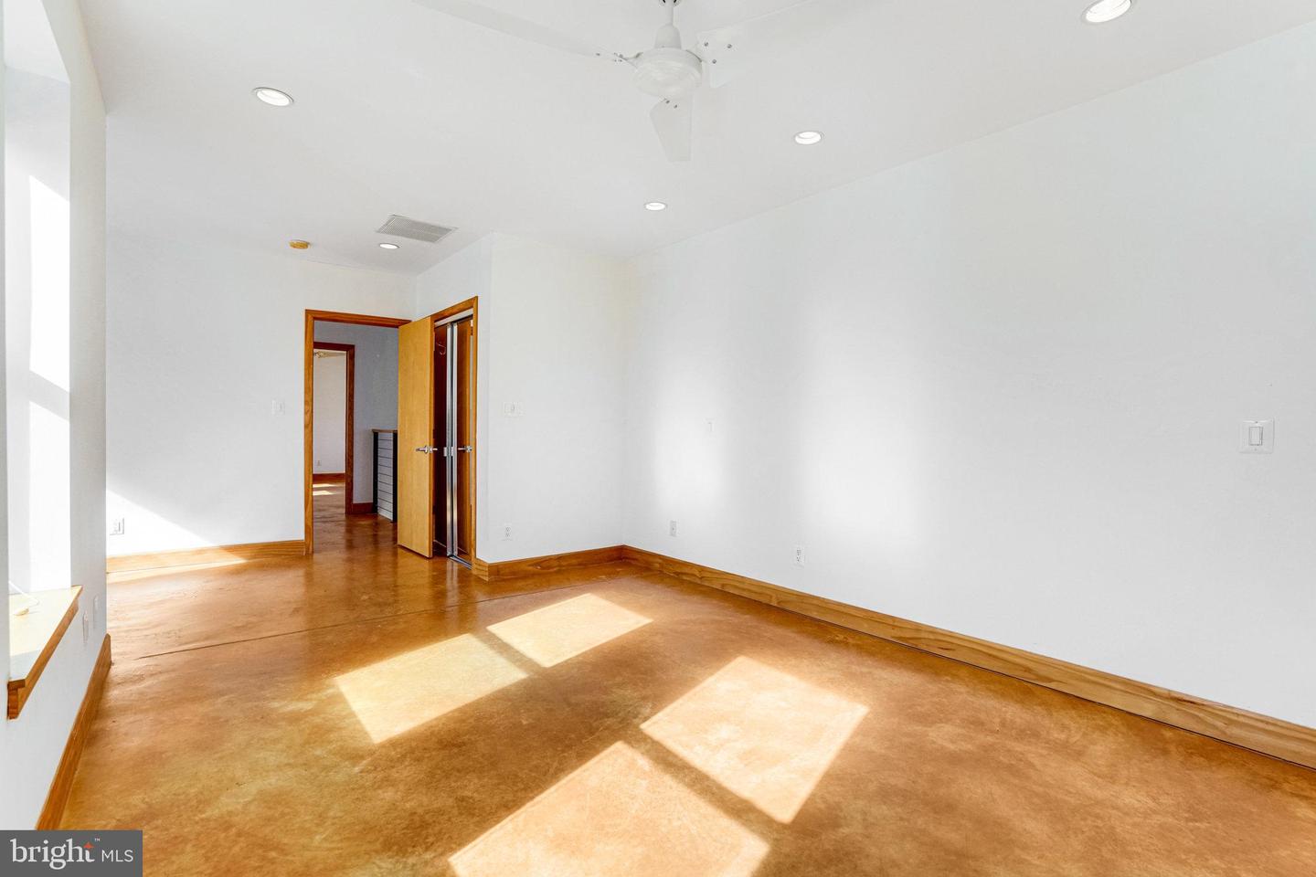 2222 N EMERSON ST, ARLINGTON, Virginia 22207, 3 Bedrooms Bedrooms, ,3 BathroomsBathrooms,Residential,For sale,2222 N EMERSON ST,VAAR2052620 MLS # VAAR2052620