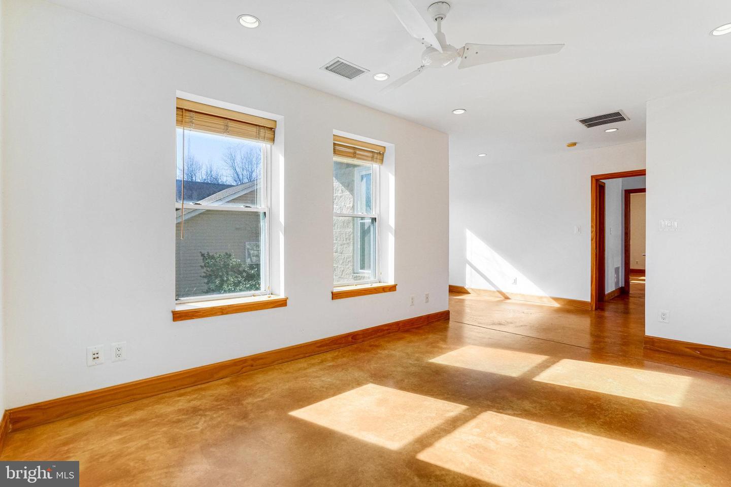 2222 N EMERSON ST, ARLINGTON, Virginia 22207, 3 Bedrooms Bedrooms, ,3 BathroomsBathrooms,Residential,For sale,2222 N EMERSON ST,VAAR2052620 MLS # VAAR2052620