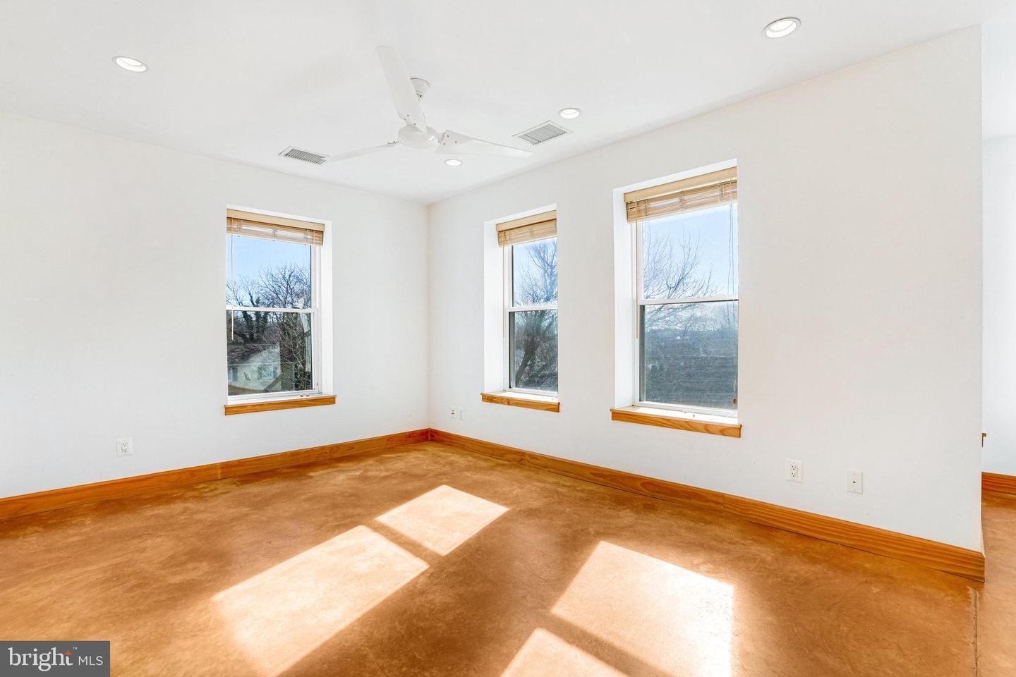 2222 N EMERSON ST, ARLINGTON, Virginia 22207, 3 Bedrooms Bedrooms, ,3 BathroomsBathrooms,Residential,For sale,2222 N EMERSON ST,VAAR2052620 MLS # VAAR2052620