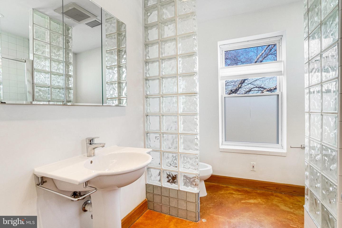 2222 N EMERSON ST, ARLINGTON, Virginia 22207, 3 Bedrooms Bedrooms, ,3 BathroomsBathrooms,Residential,For sale,2222 N EMERSON ST,VAAR2052620 MLS # VAAR2052620