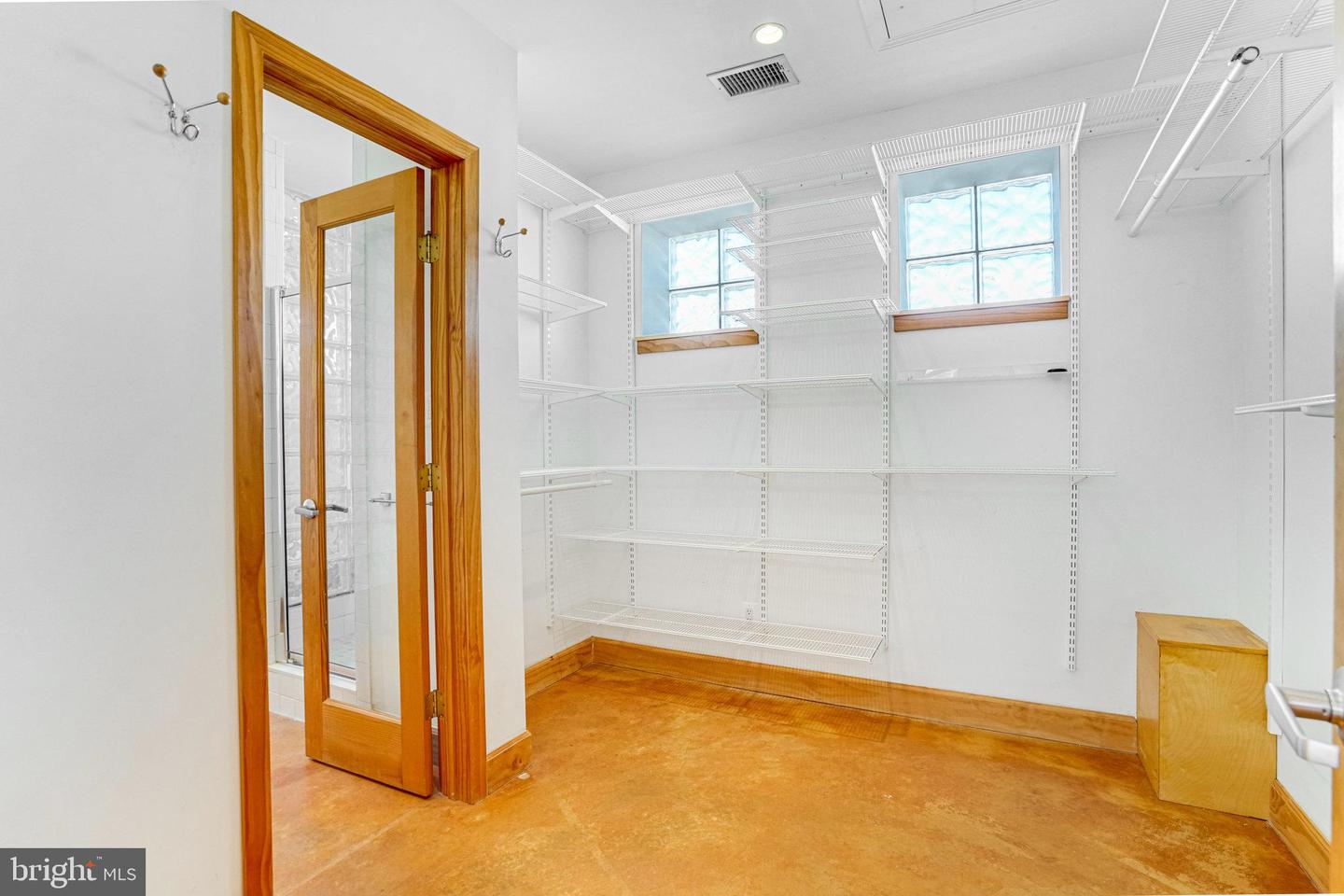 2222 N EMERSON ST, ARLINGTON, Virginia 22207, 3 Bedrooms Bedrooms, ,3 BathroomsBathrooms,Residential,For sale,2222 N EMERSON ST,VAAR2052620 MLS # VAAR2052620