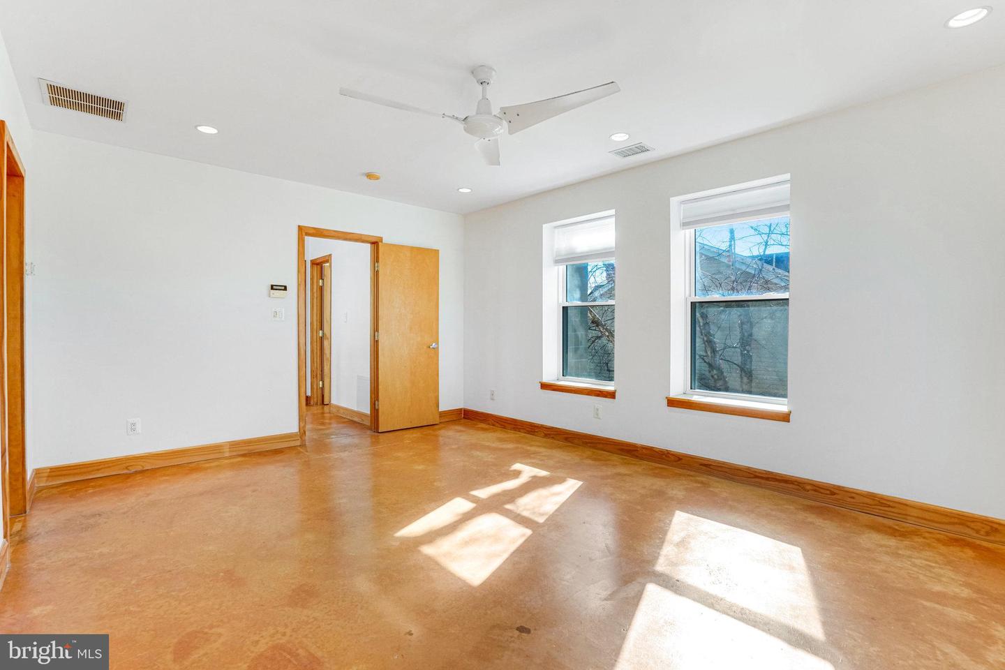 2222 N EMERSON ST, ARLINGTON, Virginia 22207, 3 Bedrooms Bedrooms, ,3 BathroomsBathrooms,Residential,For sale,2222 N EMERSON ST,VAAR2052620 MLS # VAAR2052620
