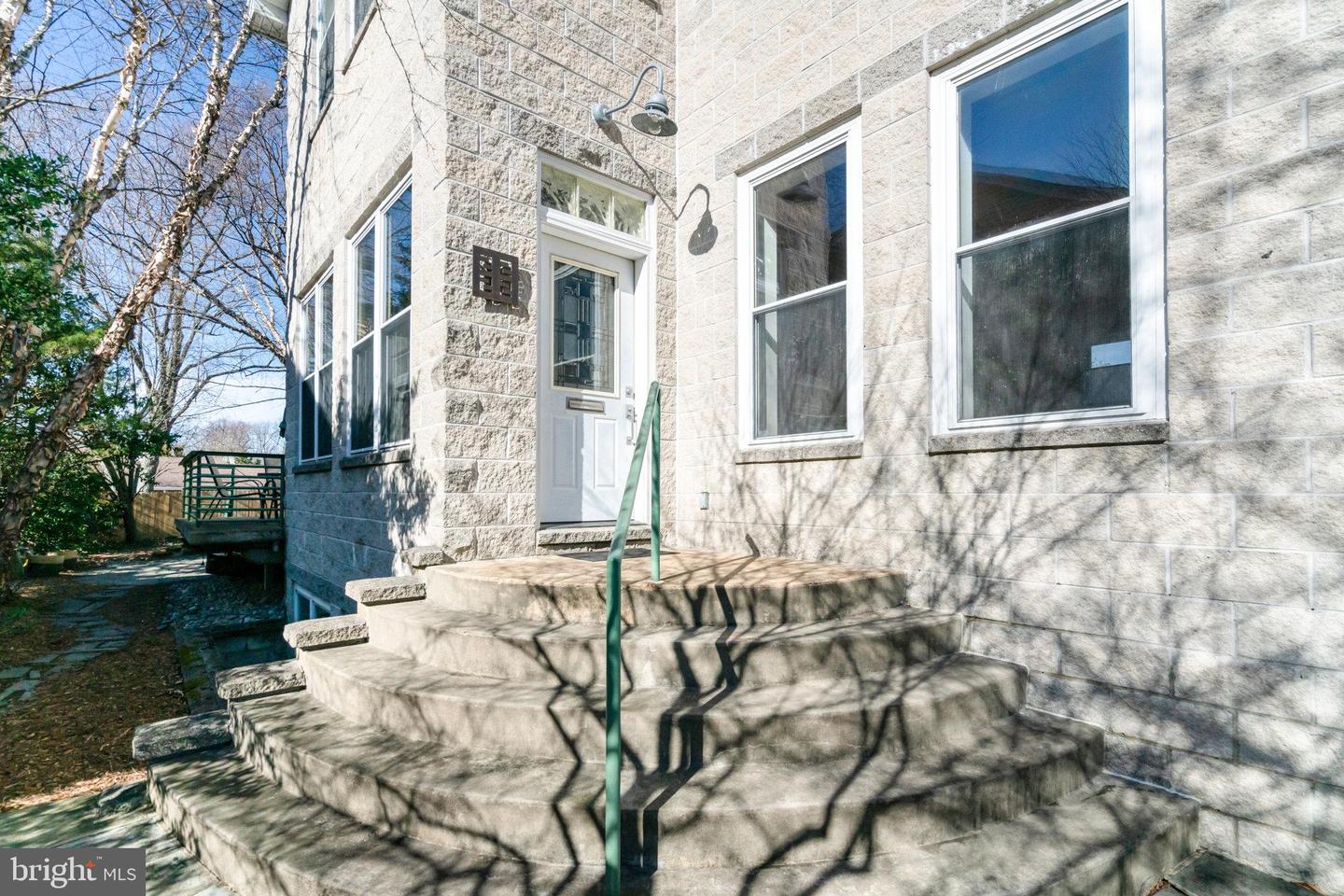 2222 N EMERSON ST, ARLINGTON, Virginia 22207, 3 Bedrooms Bedrooms, ,3 BathroomsBathrooms,Residential,For sale,2222 N EMERSON ST,VAAR2052620 MLS # VAAR2052620