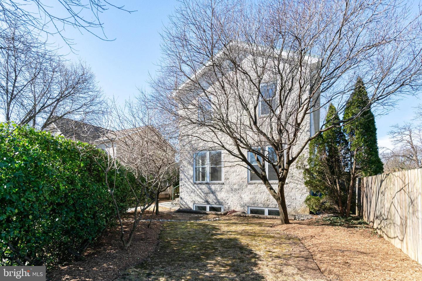 2222 N EMERSON ST, ARLINGTON, Virginia 22207, 3 Bedrooms Bedrooms, ,3 BathroomsBathrooms,Residential,For sale,2222 N EMERSON ST,VAAR2052620 MLS # VAAR2052620
