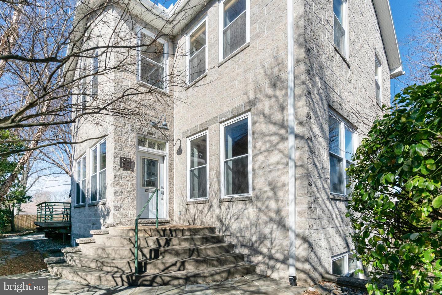 2222 N EMERSON ST, ARLINGTON, Virginia 22207, 3 Bedrooms Bedrooms, ,3 BathroomsBathrooms,Residential,For sale,2222 N EMERSON ST,VAAR2052620 MLS # VAAR2052620