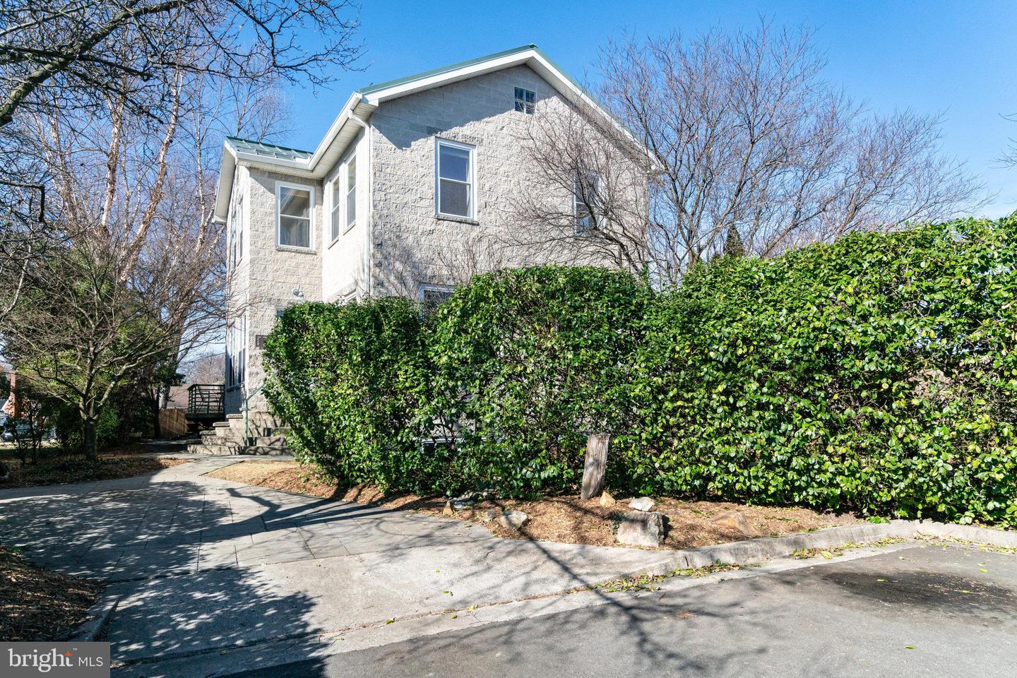 2222 N EMERSON ST, ARLINGTON, Virginia 22207, 3 Bedrooms Bedrooms, ,3 BathroomsBathrooms,Residential,For sale,2222 N EMERSON ST,VAAR2052620 MLS # VAAR2052620