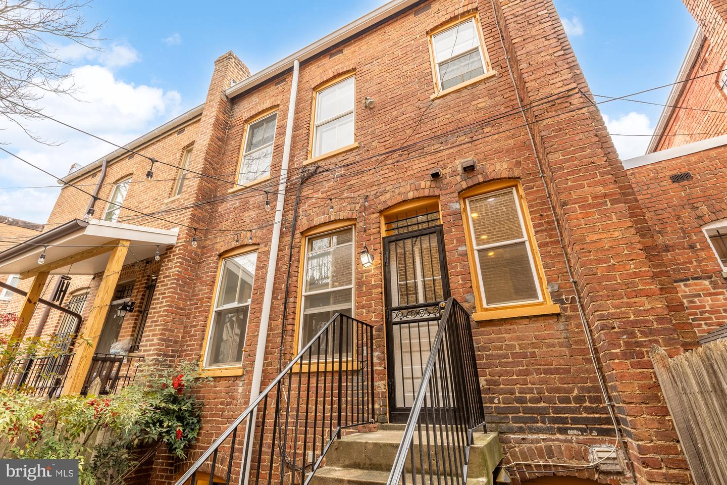 121 9TH ST NE, WASHINGTON, District Of Columbia 20002, 4 Bedrooms Bedrooms, ,2 BathroomsBathrooms,Residential,For sale,121 9TH ST NE,DCDC2177032 MLS # DCDC2177032