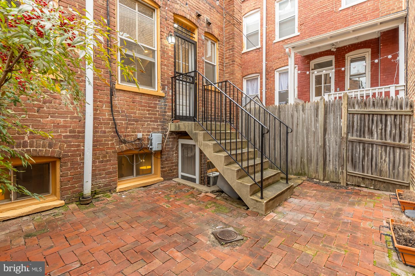 121 9TH ST NE, WASHINGTON, District Of Columbia 20002, 4 Bedrooms Bedrooms, ,2 BathroomsBathrooms,Residential,For sale,121 9TH ST NE,DCDC2177032 MLS # DCDC2177032