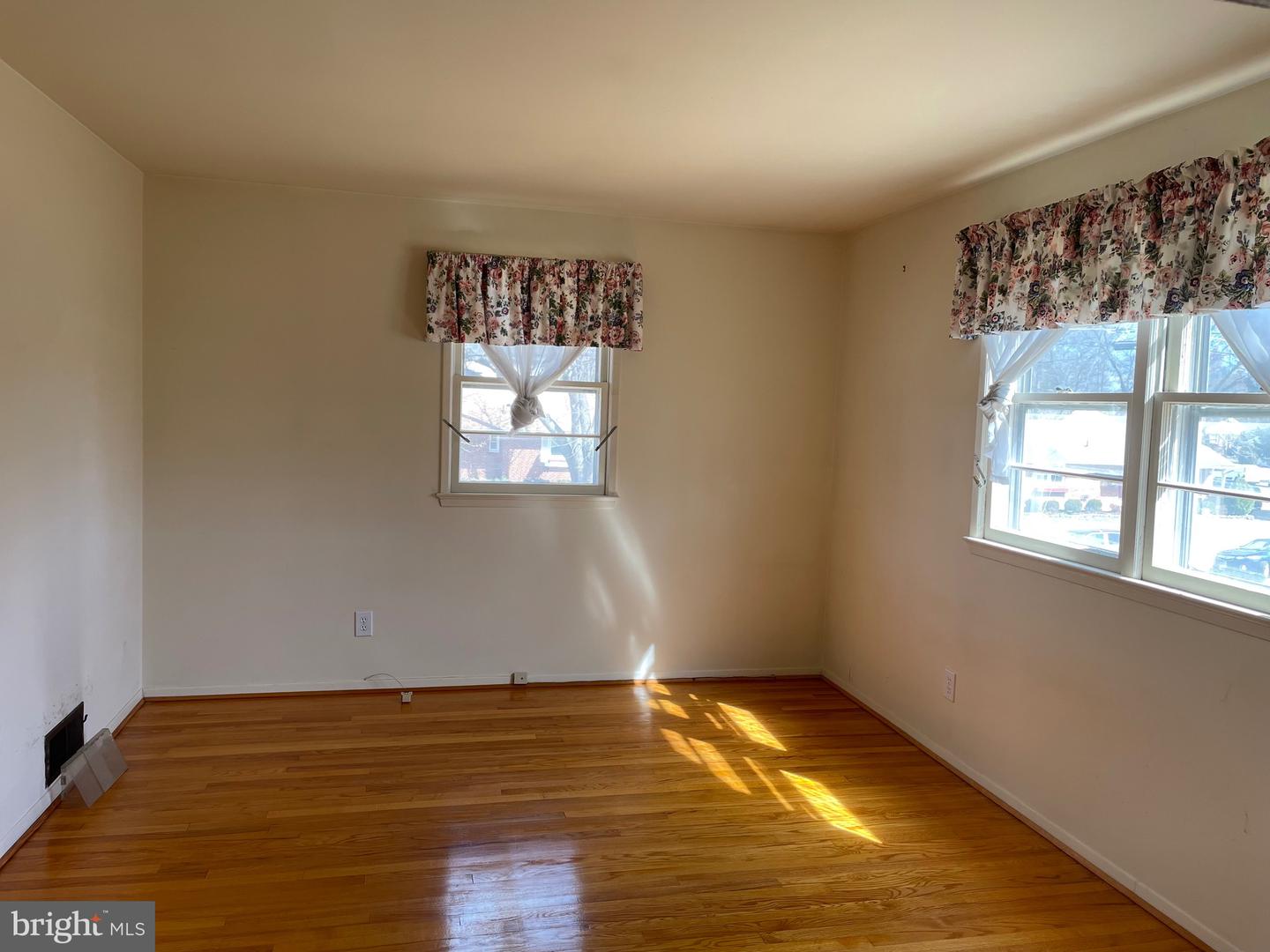 5409 MONTGOMERY ST, SPRINGFIELD, Virginia 22151, 3 Bedrooms Bedrooms, ,1 BathroomBathrooms,Residential,For sale,5409 MONTGOMERY ST,VAFX2224362 MLS # VAFX2224362