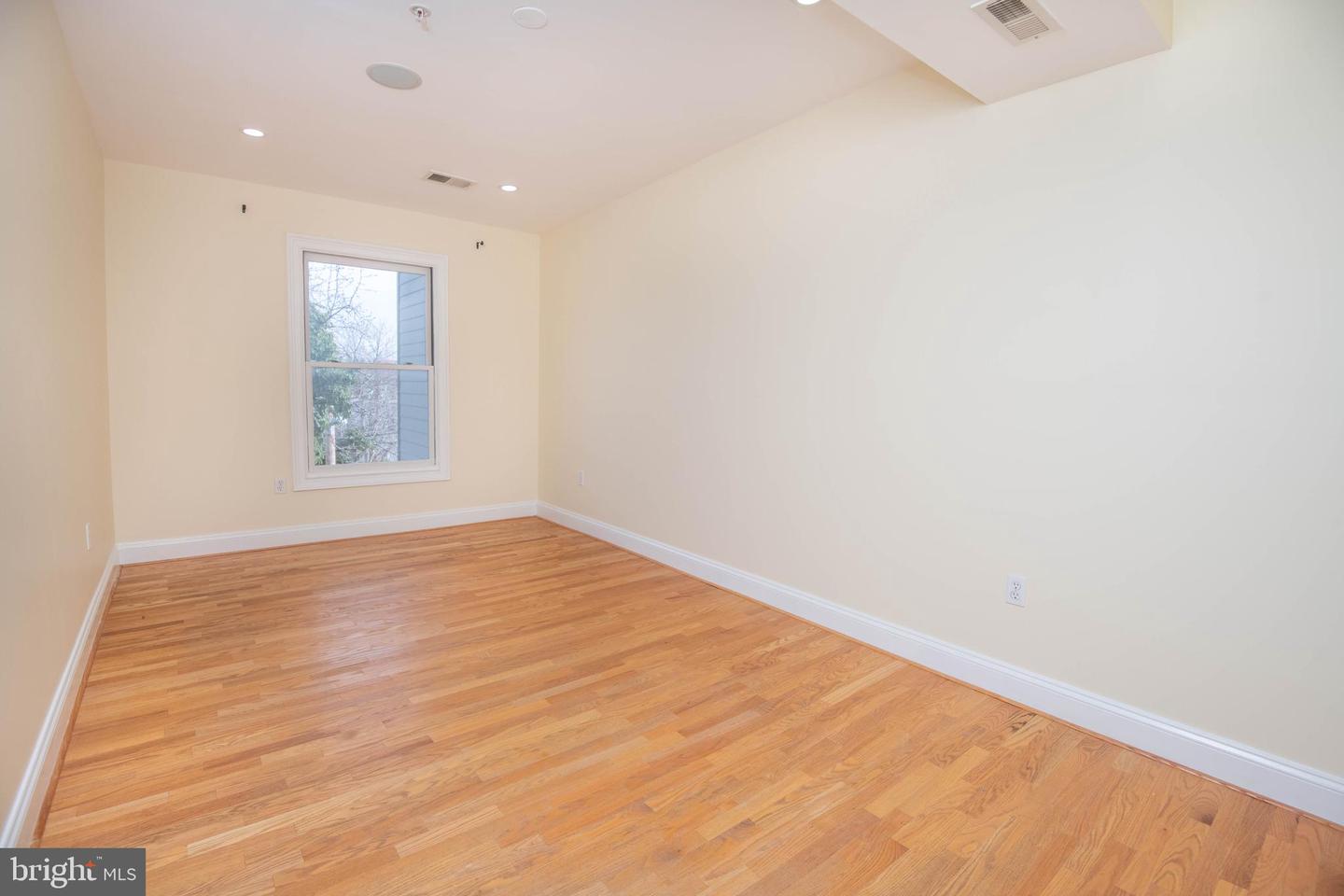 1645 NEW JERSEY AVE NW #2, WASHINGTON, District Of Columbia 20001, 3 Bedrooms Bedrooms, ,2 BathroomsBathrooms,Residential,For sale,1645 NEW JERSEY AVE NW #2,DCDC2187554 MLS # DCDC2187554