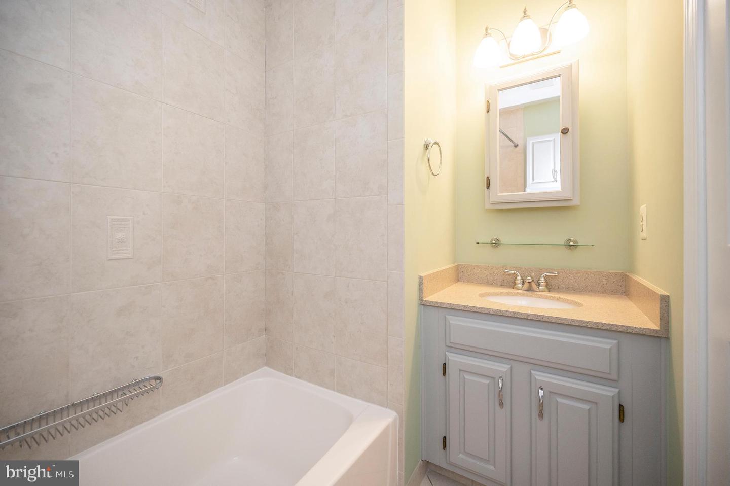 6804 SIGNATURE CIR, ALEXANDRIA, Virginia 22310, 3 Bedrooms Bedrooms, ,2 BathroomsBathrooms,Residential,For sale,6804 SIGNATURE CIR,VAFX2222430 MLS # VAFX2222430