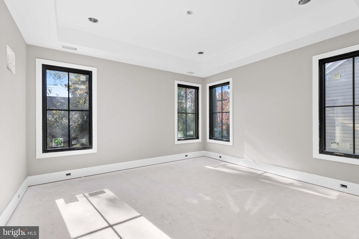 5206 12TH ST N, ARLINGTON, Virginia 22205, 5 Bedrooms Bedrooms, ,5 BathroomsBathrooms,Residential,For sale,5206 12TH ST N,VAAR2053512 MLS # VAAR2053512