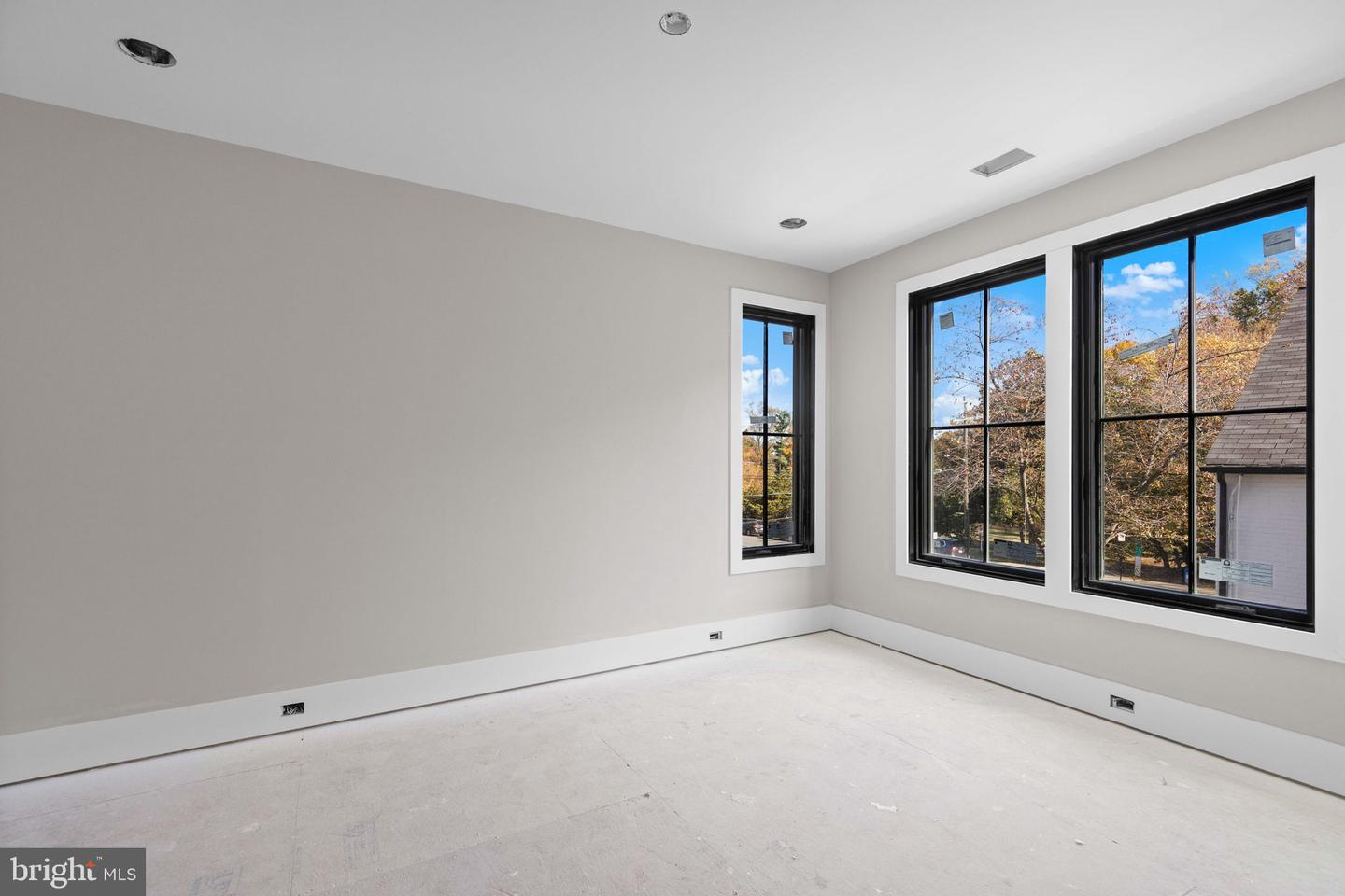 5206 12TH ST N, ARLINGTON, Virginia 22205, 5 Bedrooms Bedrooms, ,5 BathroomsBathrooms,Residential,For sale,5206 12TH ST N,VAAR2053512 MLS # VAAR2053512