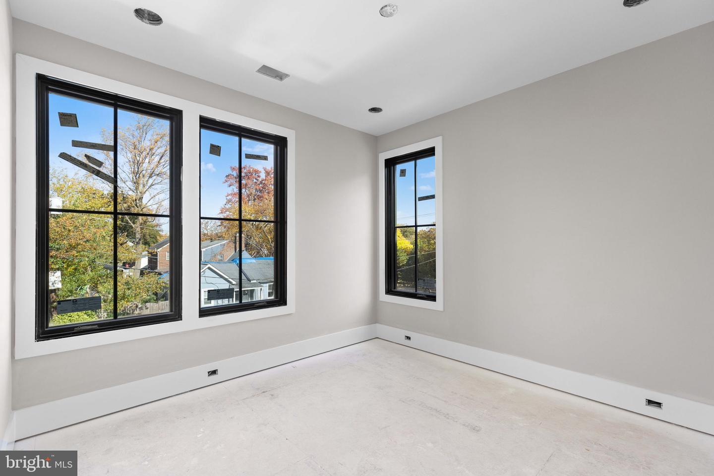 5206 12TH ST N, ARLINGTON, Virginia 22205, 5 Bedrooms Bedrooms, ,5 BathroomsBathrooms,Residential,For sale,5206 12TH ST N,VAAR2053512 MLS # VAAR2053512