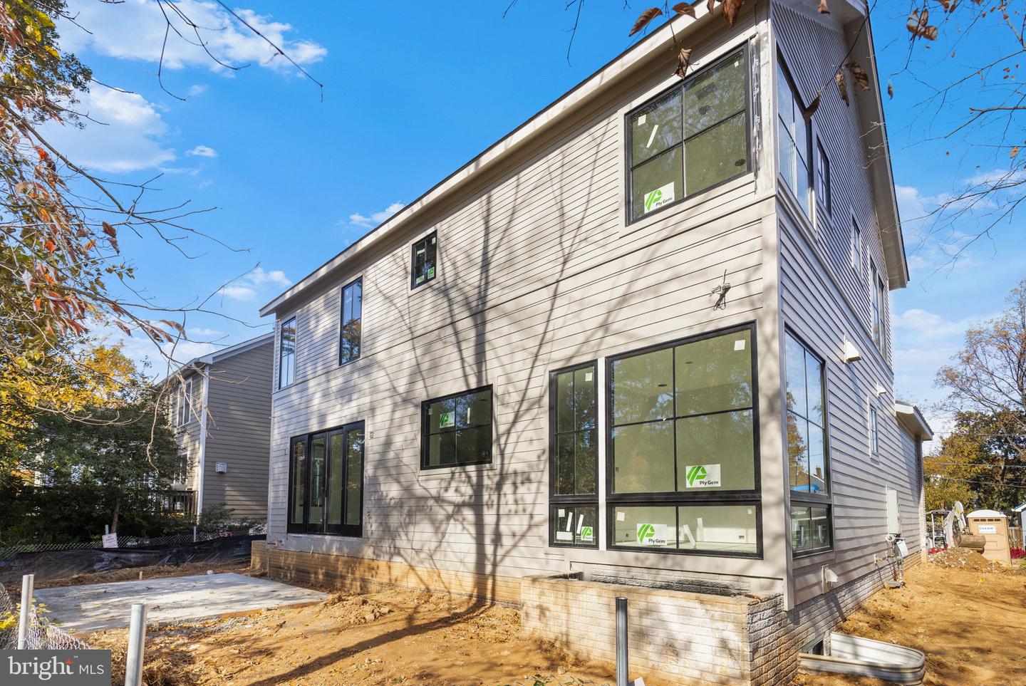 5206 12TH ST N, ARLINGTON, Virginia 22205, 5 Bedrooms Bedrooms, ,5 BathroomsBathrooms,Residential,For sale,5206 12TH ST N,VAAR2053512 MLS # VAAR2053512