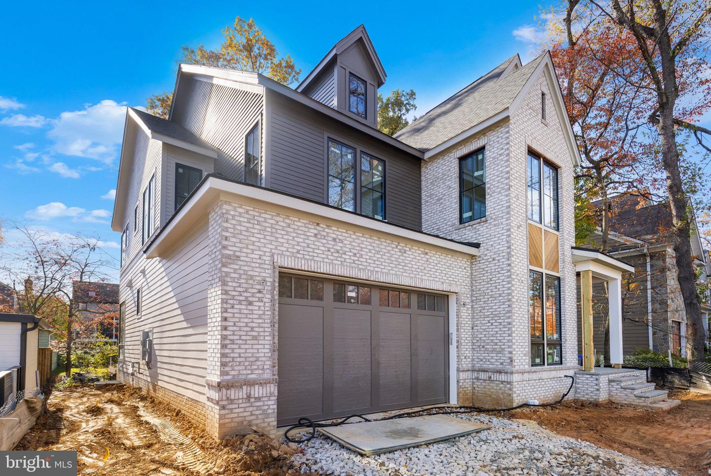 5206 12TH ST N, ARLINGTON, Virginia 22205, 5 Bedrooms Bedrooms, ,5 BathroomsBathrooms,Residential,For sale,5206 12TH ST N,VAAR2053512 MLS # VAAR2053512