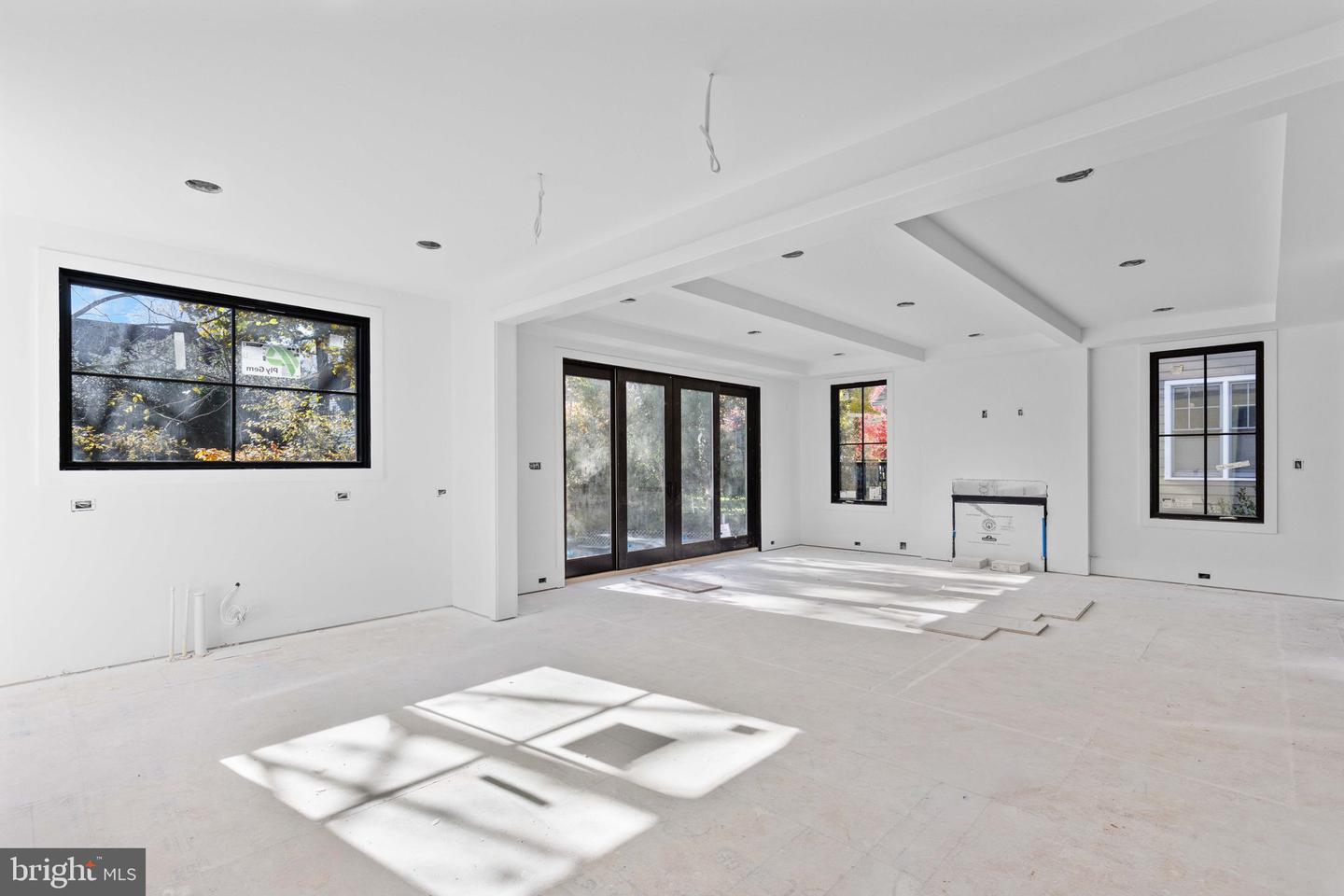 5206 12TH ST N, ARLINGTON, Virginia 22205, 5 Bedrooms Bedrooms, ,5 BathroomsBathrooms,Residential,For sale,5206 12TH ST N,VAAR2053512 MLS # VAAR2053512