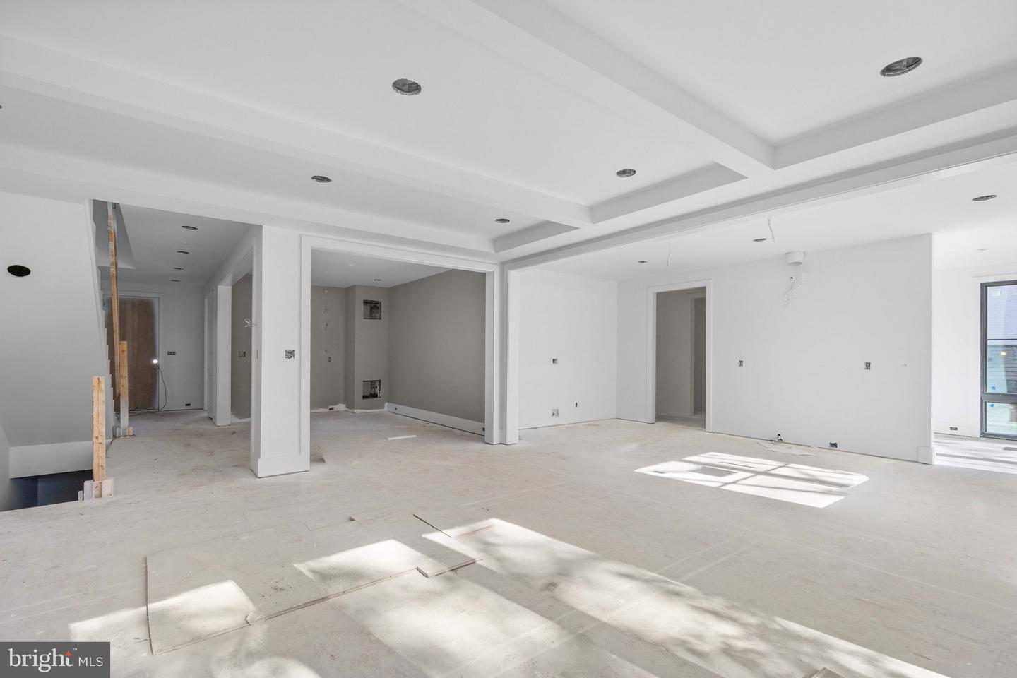 5206 12TH ST N, ARLINGTON, Virginia 22205, 5 Bedrooms Bedrooms, ,5 BathroomsBathrooms,Residential,For sale,5206 12TH ST N,VAAR2053512 MLS # VAAR2053512