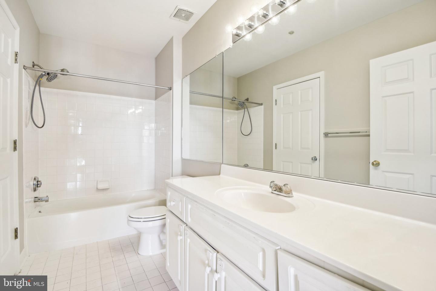 7011 FALLS REACH DR #406, FALLS CHURCH, Virginia 22043, 2 Bedrooms Bedrooms, ,2 BathroomsBathrooms,Residential,For sale,7011 FALLS REACH DR #406,VAFX2224724 MLS # VAFX2224724