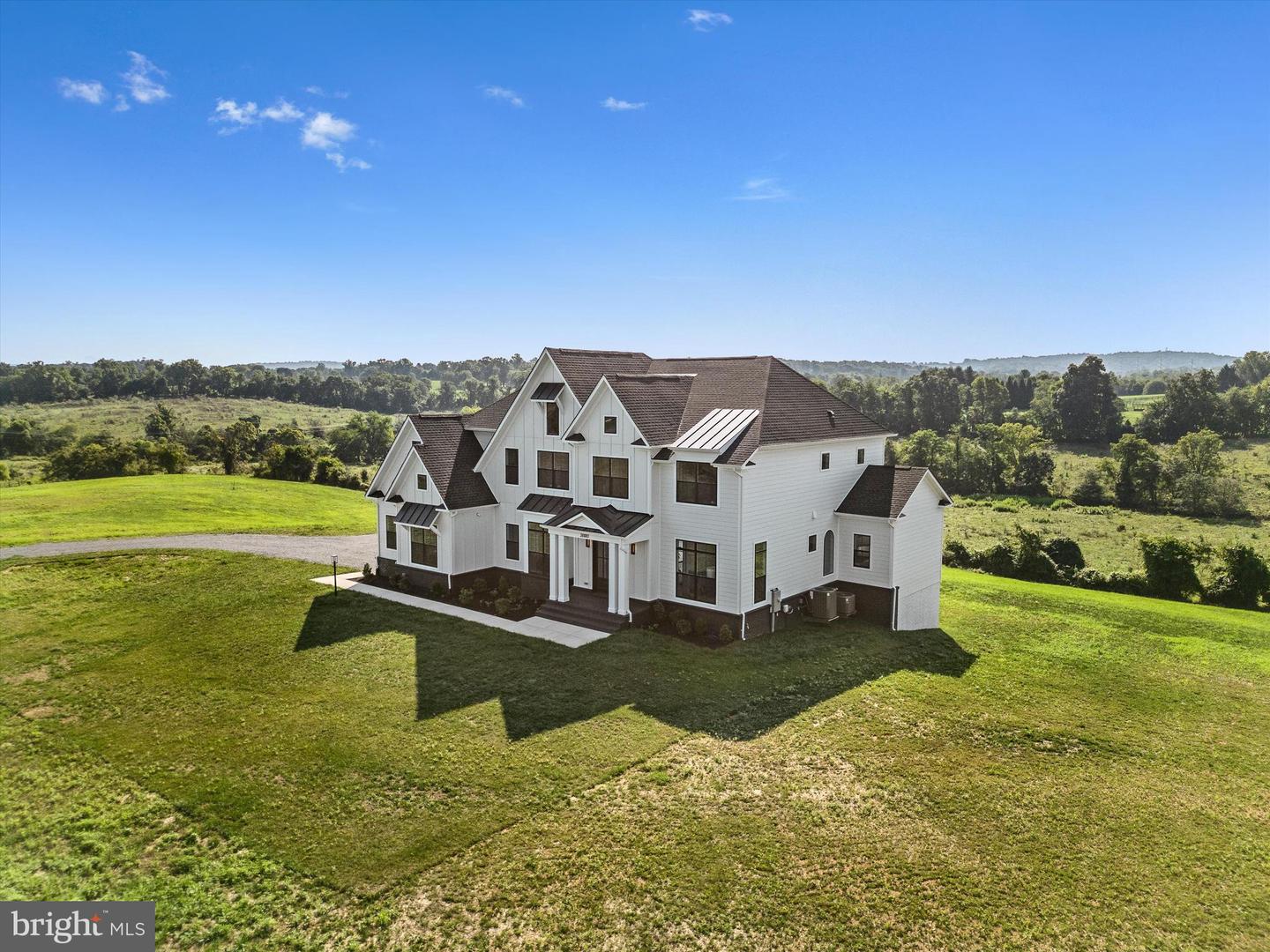 38880 AVERY OAKS LN, HAMILTON, Virginia 20158, 6 Bedrooms Bedrooms, ,6 BathroomsBathrooms,Residential,For sale,38880 AVERY OAKS LN,VALO2090028 MLS # VALO2090028