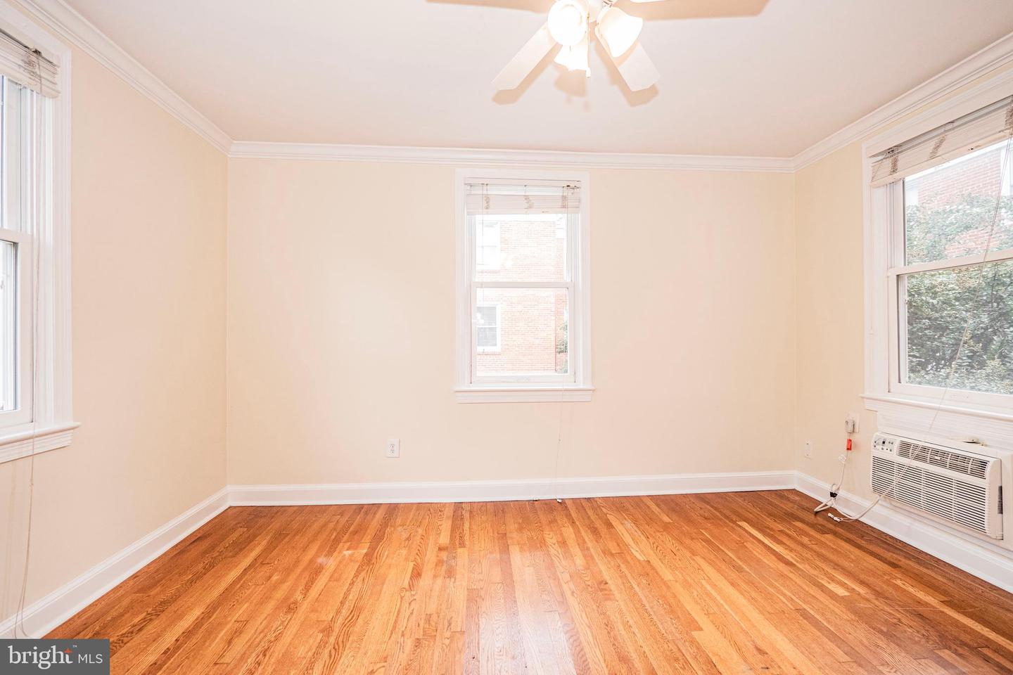 922 S WASHINGTON ST #211, ALEXANDRIA, Virginia 22314, 2 Bedrooms Bedrooms, ,1 BathroomBathrooms,Residential,For sale,922 S WASHINGTON ST #211,VAAX2042304 MLS # VAAX2042304