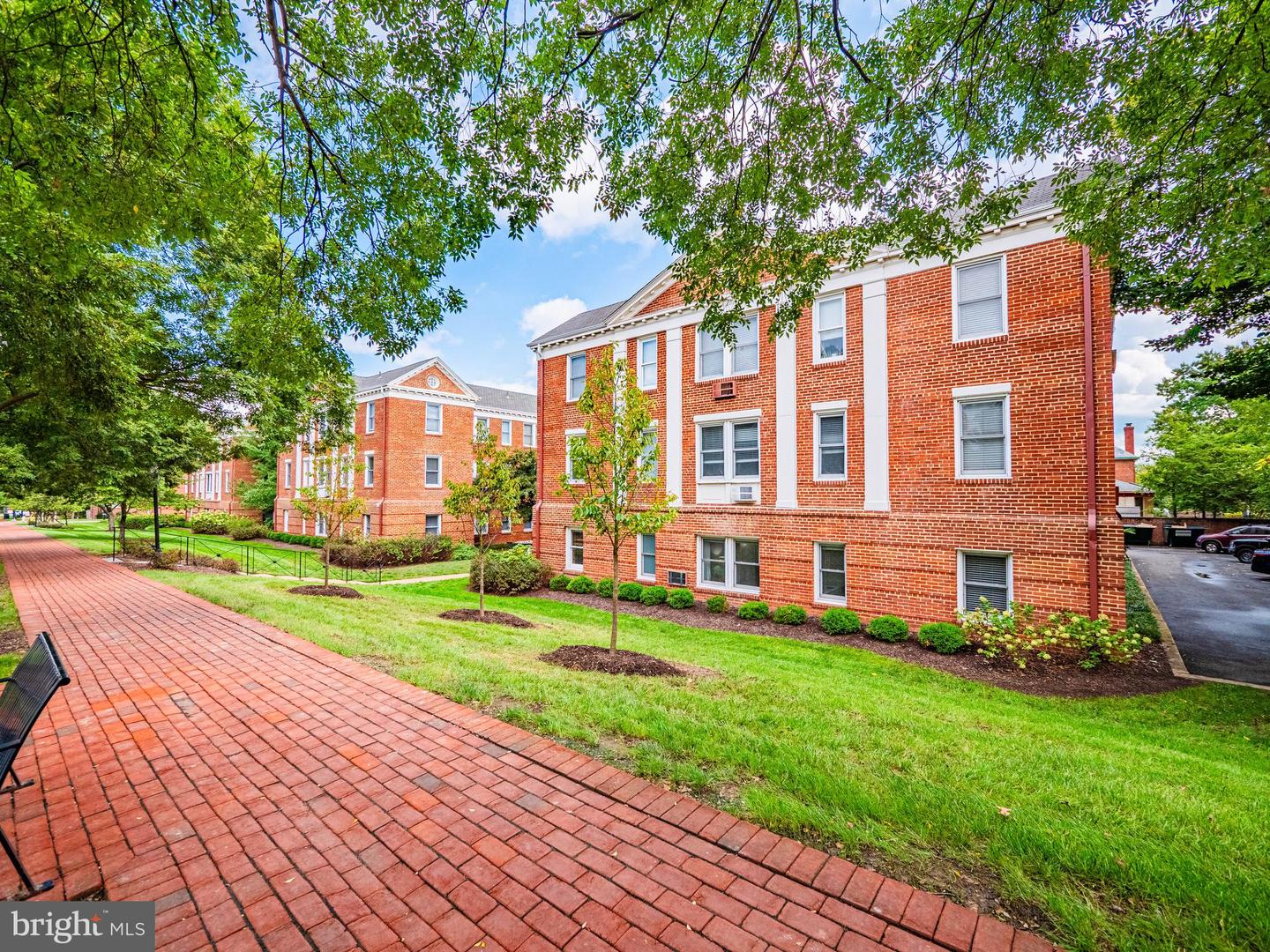 922 S WASHINGTON ST #211, ALEXANDRIA, Virginia 22314, 2 Bedrooms Bedrooms, ,1 BathroomBathrooms,Residential,For sale,922 S WASHINGTON ST #211,VAAX2042304 MLS # VAAX2042304