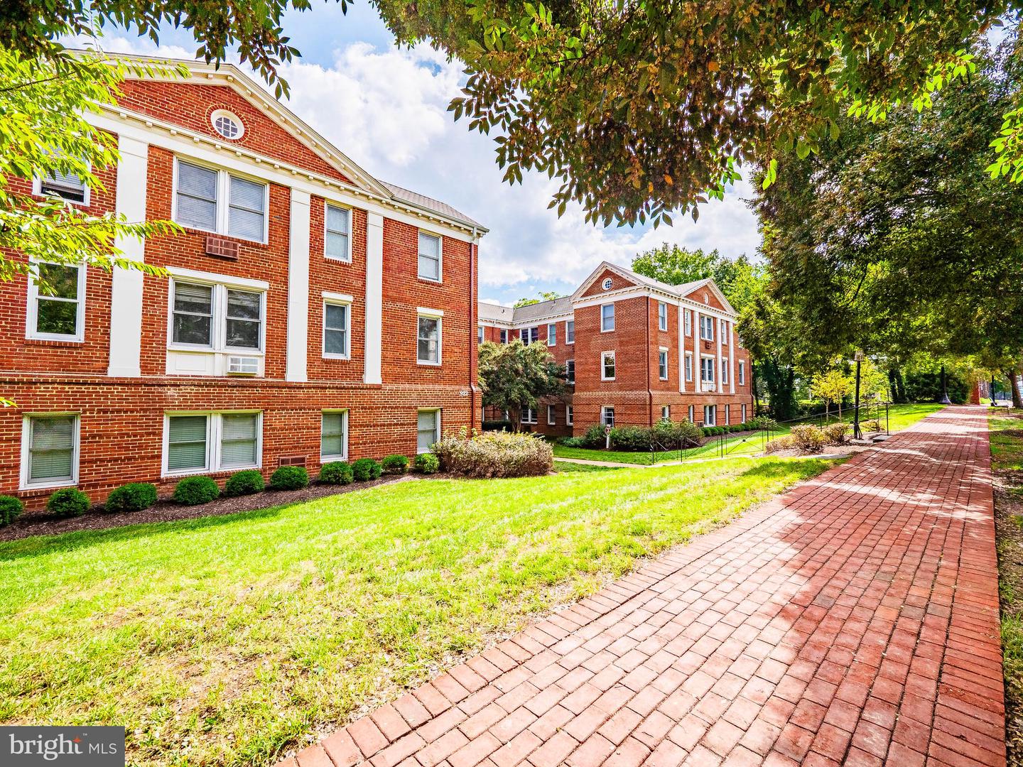 922 S WASHINGTON ST #211, ALEXANDRIA, Virginia 22314, 2 Bedrooms Bedrooms, ,1 BathroomBathrooms,Residential,For sale,922 S WASHINGTON ST #211,VAAX2042304 MLS # VAAX2042304